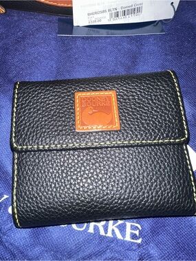 New with tags Dooney & Bourke Black Leather Card Wallet with Tan Logo Patch